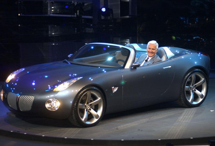  Pontiac Solstice Roadster Concept 2002 года  (фото 13 из 34)